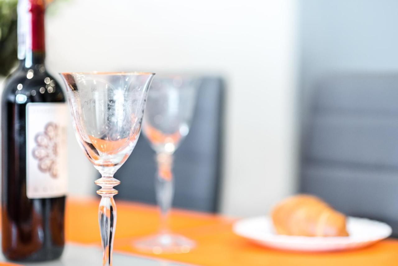 Apartment Orange Dream กดัญสก์ ภายนอก รูปภาพ