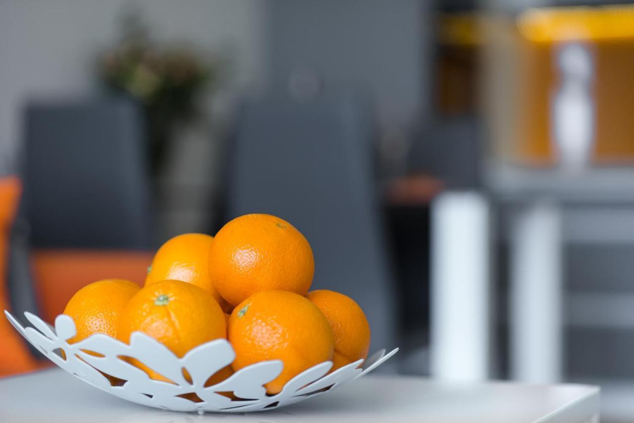 Apartment Orange Dream กดัญสก์ ภายนอก รูปภาพ
