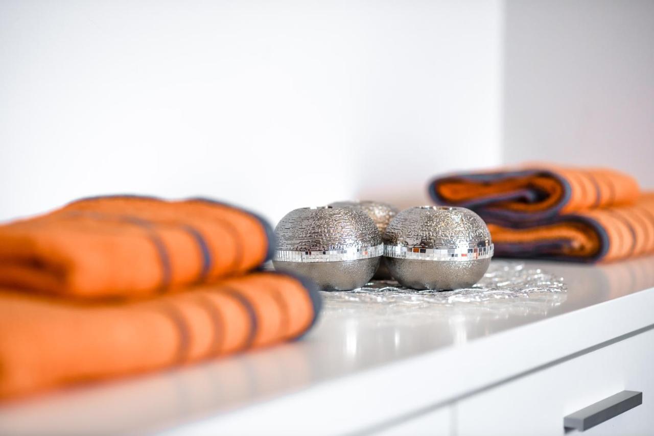 Apartment Orange Dream กดัญสก์ ภายนอก รูปภาพ