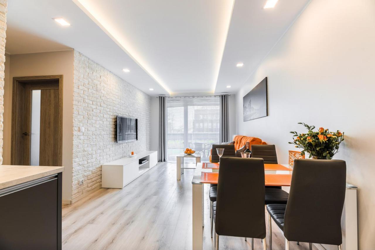 Apartment Orange Dream กดัญสก์ ภายนอก รูปภาพ
