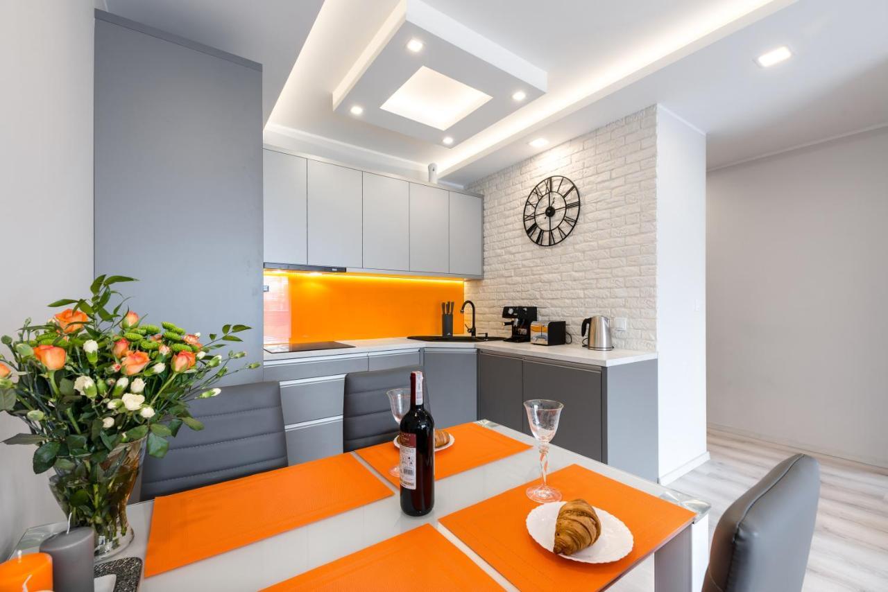 Apartment Orange Dream กดัญสก์ ภายนอก รูปภาพ